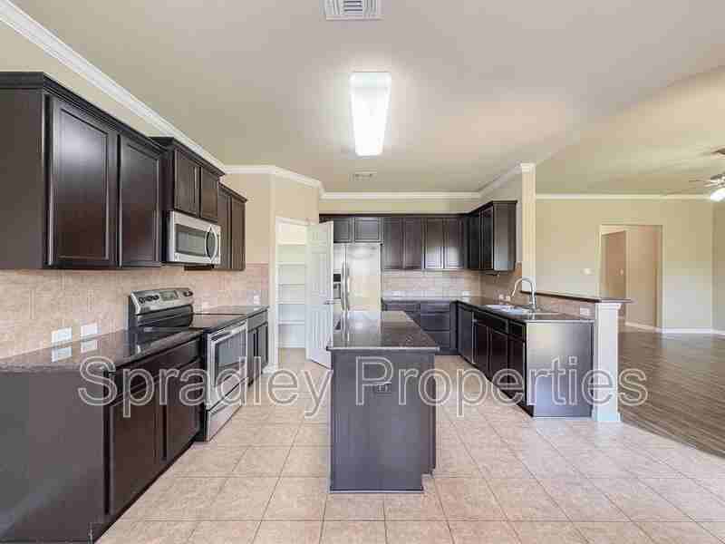 406 Banbury - Photo 6 of 21