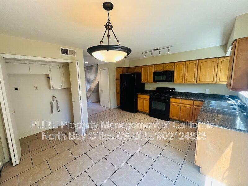 214 Main Cir - Photo 4 of 12
