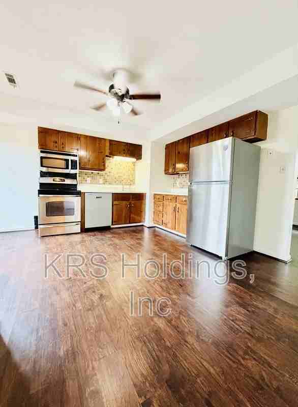 16 Nags Head Ct - Photo 2 of 4