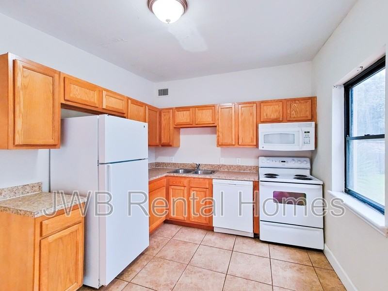 10302 Swarthmore Dr - Photo 2 of 13