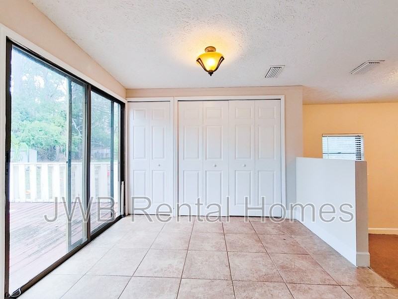 10302 Swarthmore Dr - Photo 4 of 13