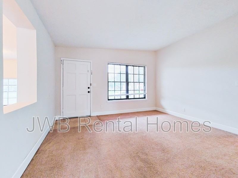 10302 Swarthmore Dr - Photo 6 of 13