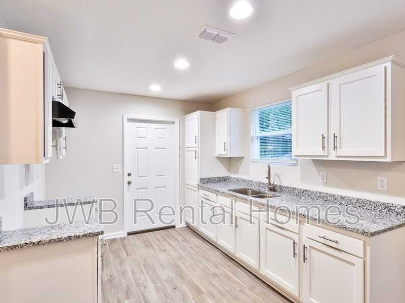 1427 W 23rd St - Photo 2 of 11