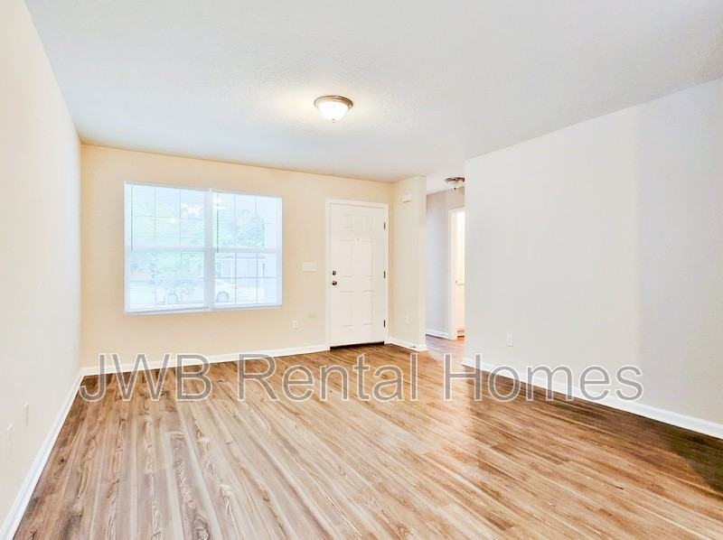 1427 W 23rd St - Photo 6 of 11