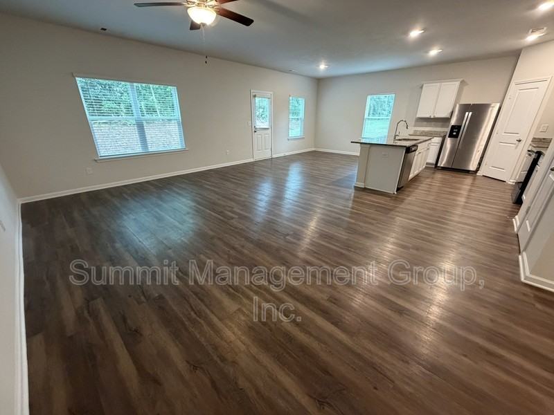 219 Limestone Cir - Photo 4 of 38