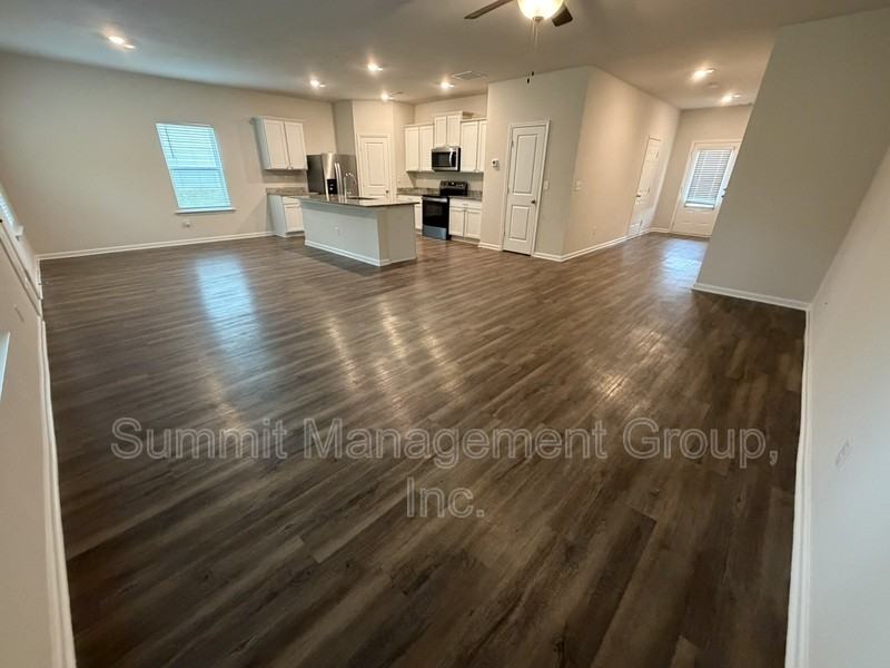 219 Limestone Cir - Photo 5 of 38