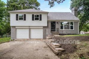 featured image of 610 E 110th Ter