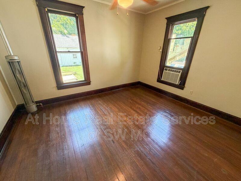 839 S Broadway Ave #B - Photo 4 of 8