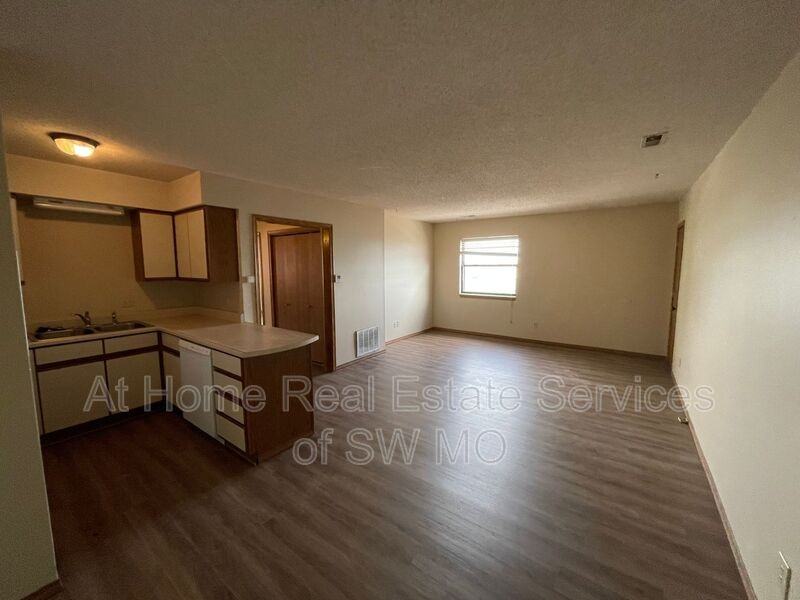 2856 S Rogers Ave #11 - Photo 2 of 6