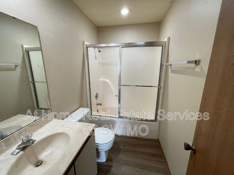 2856 S Rogers Ave #11 - Photo 6 of 6