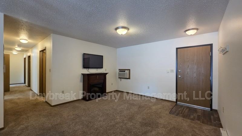 317 16th St S - Photo 3 of 24