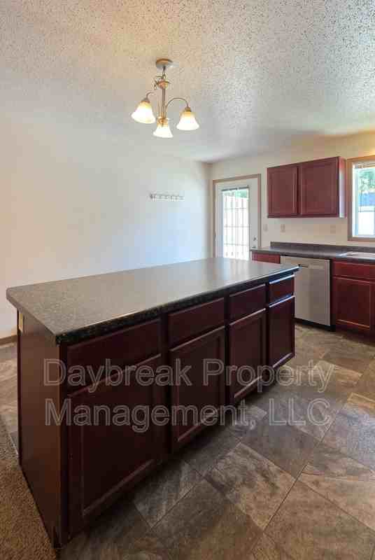 317 16th St S - Photo 7 of 24