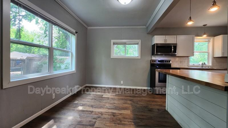 1242 10th St N - Photo 4 of 16