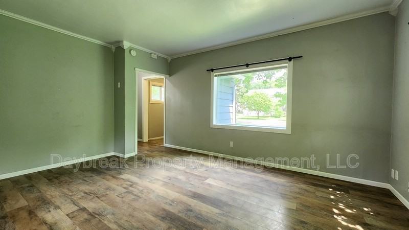 1242 10th St N - Photo 5 of 16