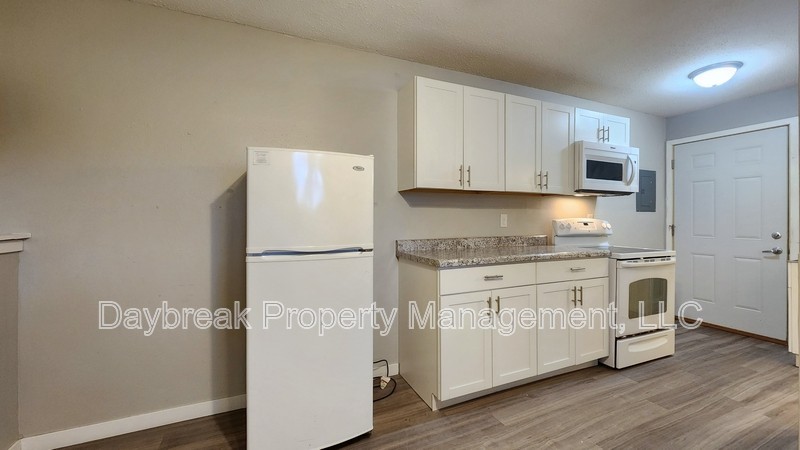 717 30th St N - Photo 4 of 13