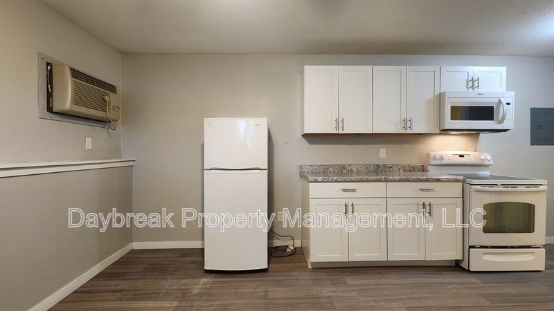 717 30th St N - Photo 5 of 13