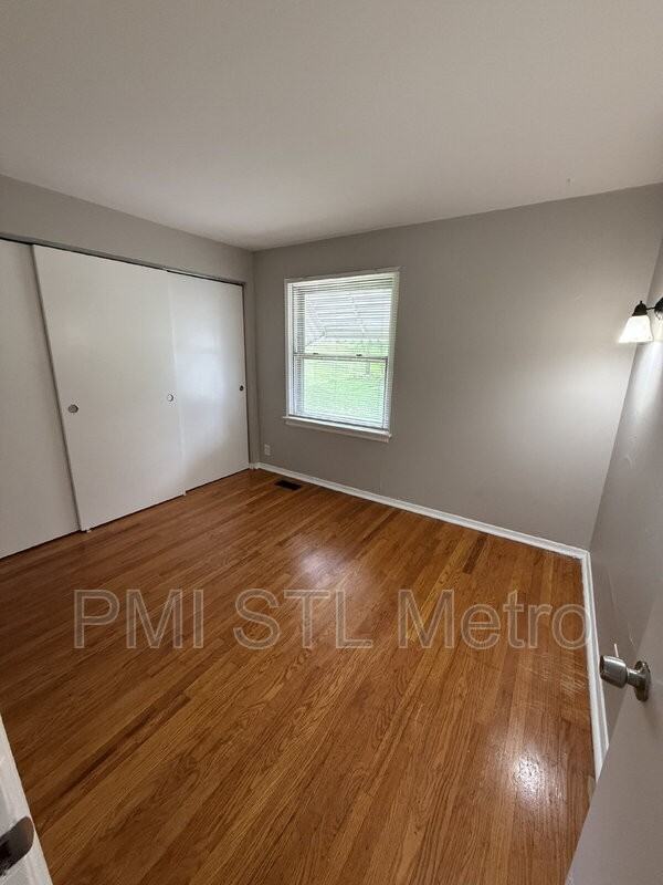 10235 Cabot Dr - Photo 3 of 13