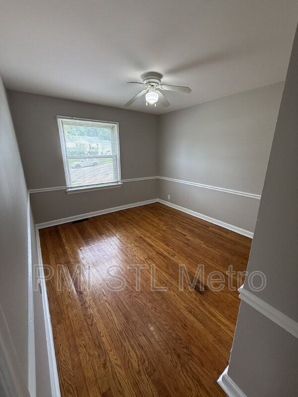 10235 Cabot Dr - Photo 4 of 13