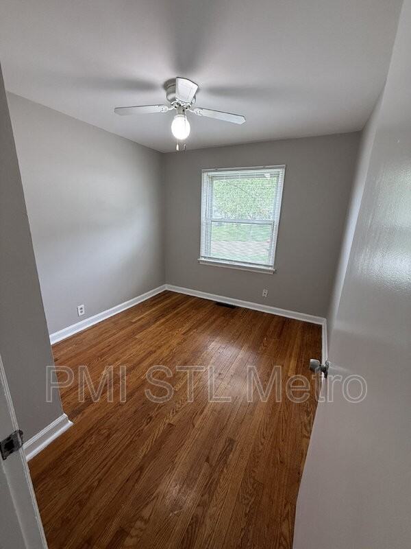 10235 Cabot Dr - Photo 5 of 13