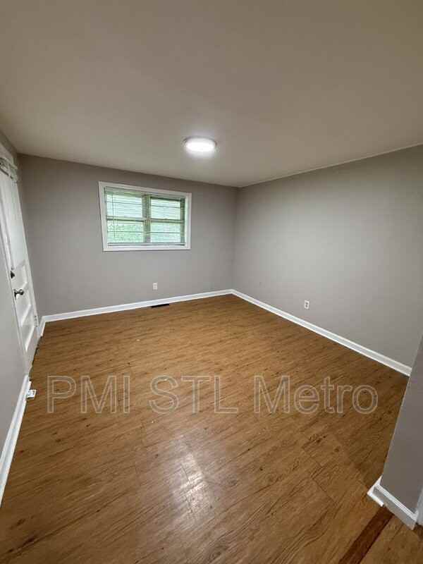 10235 Cabot Dr - Photo 6 of 13