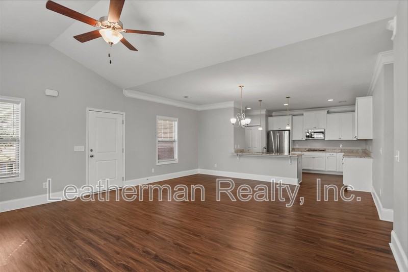 408 Senate St - Photo 3 of 12