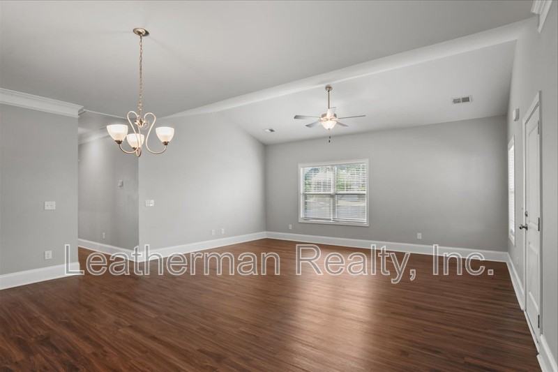 408 Senate St - Photo 5 of 12