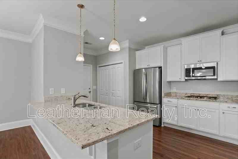 408 Senate St - Photo 7 of 12