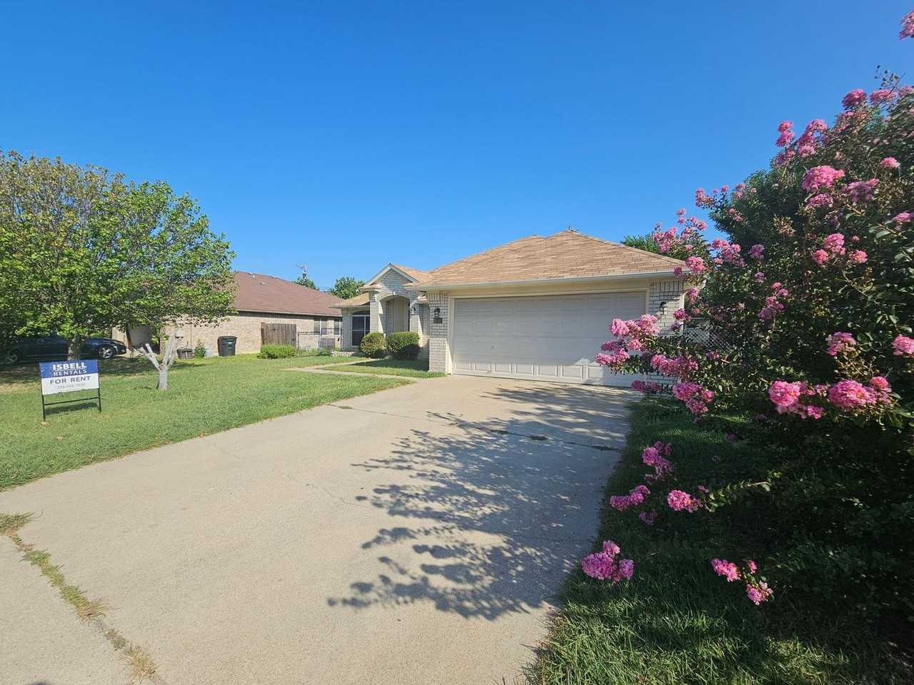 4507 Twin Oaks Cir - Photo 2 of 25