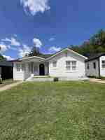 featured image of 2811 E 5th Ave