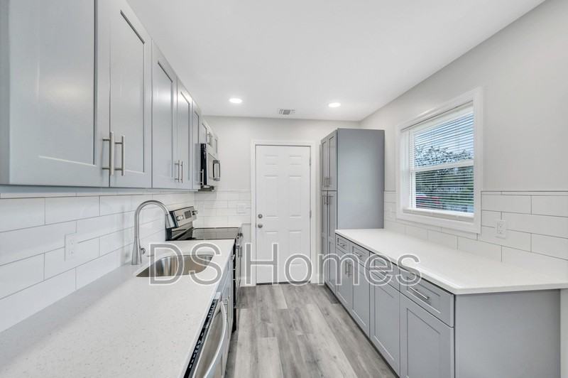 Macdonald Ave - Photo 3 of 19
