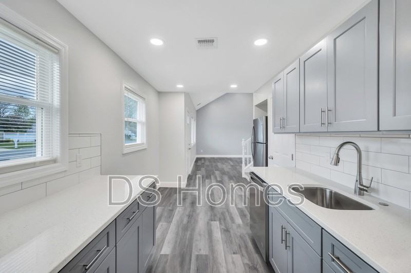 Macdonald Ave - Photo 4 of 19