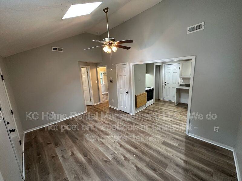 8538 England St - Photo 4 of 24