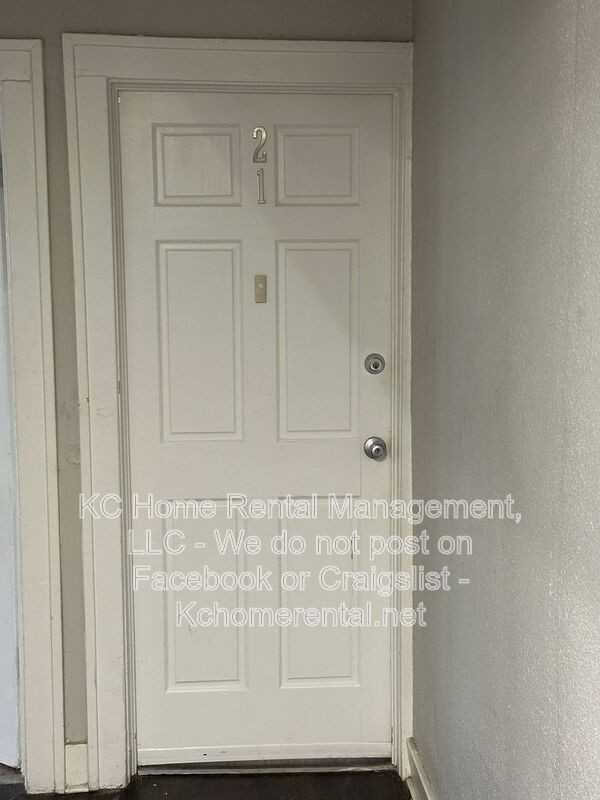 305 Gladstone Blvd - Photo 4 of 18