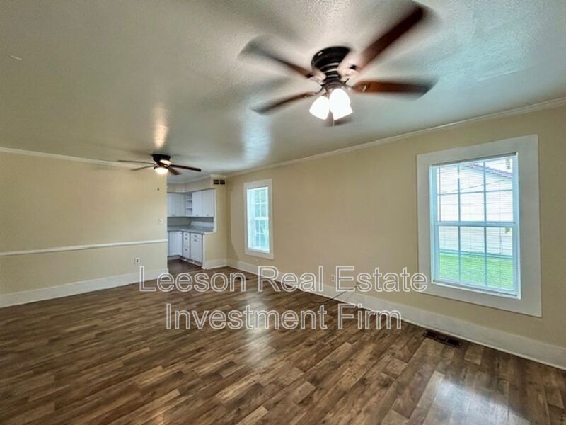 905 Rome St - Photo 3 of 12