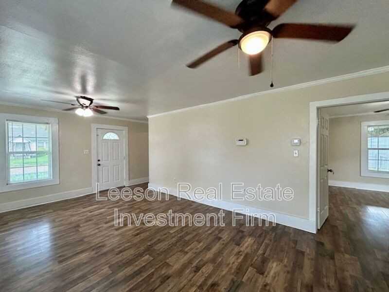 905 Rome St - Photo 4 of 12