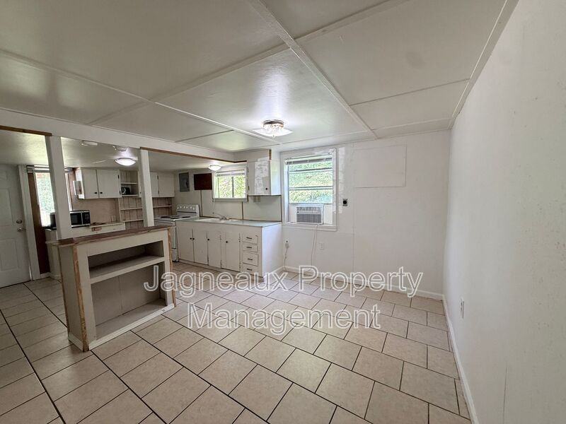 106 Fontenot Rd - Photo 2 of 10