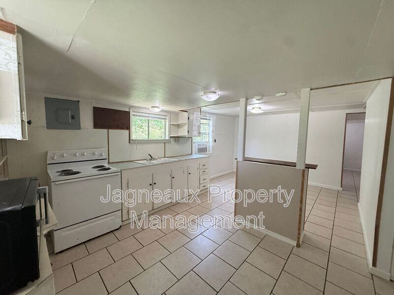 106 Fontenot Rd - Photo 4 of 10