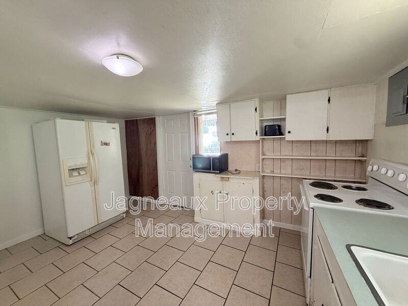 106 Fontenot Rd - Photo 5 of 10
