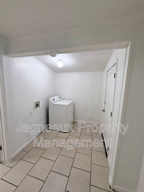 106 Fontenot Rd - Photo 7 of 10