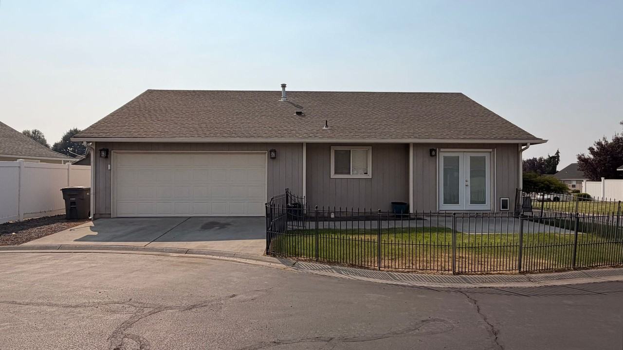 2421 S Arthur Ct - Photo 2 of 18