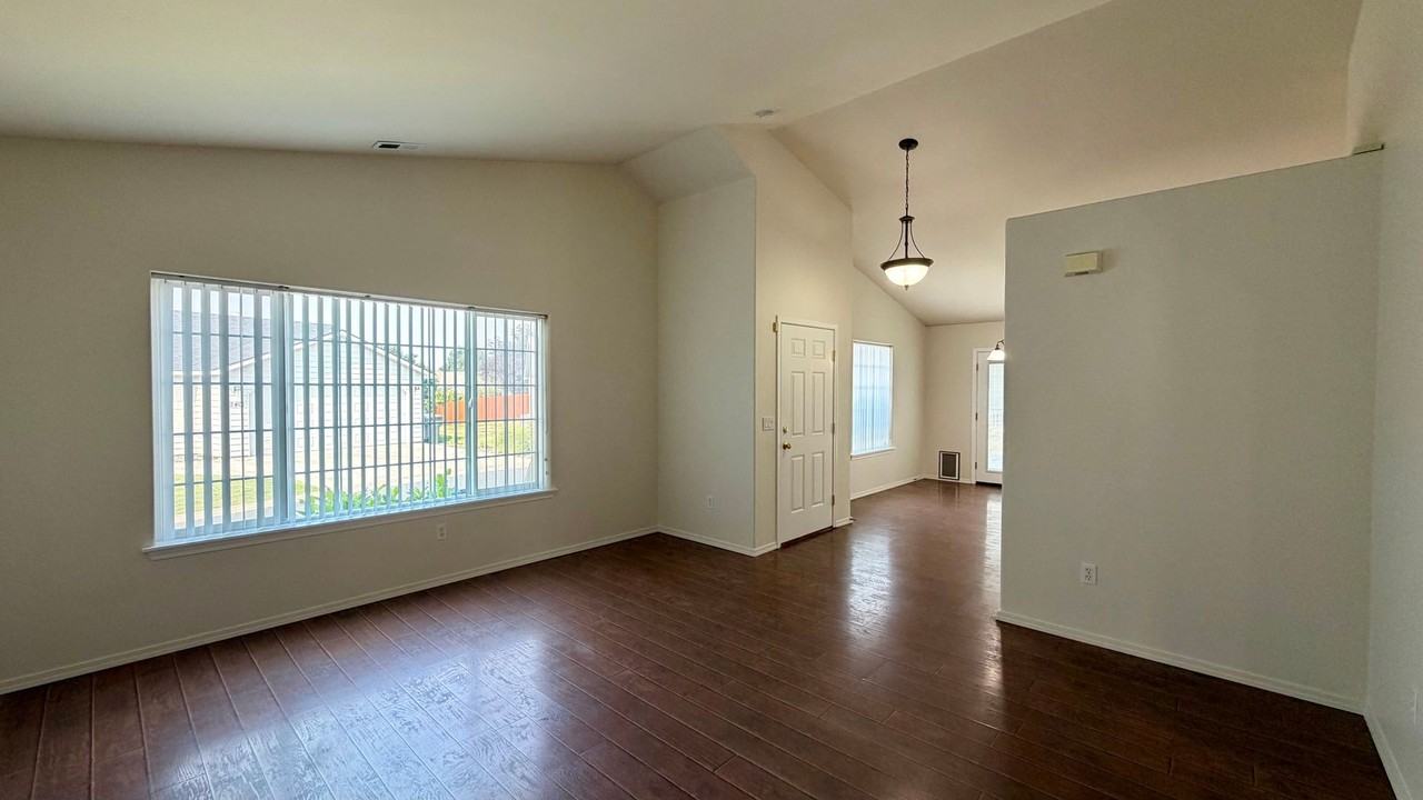 2421 S Arthur Ct - Photo 3 of 18