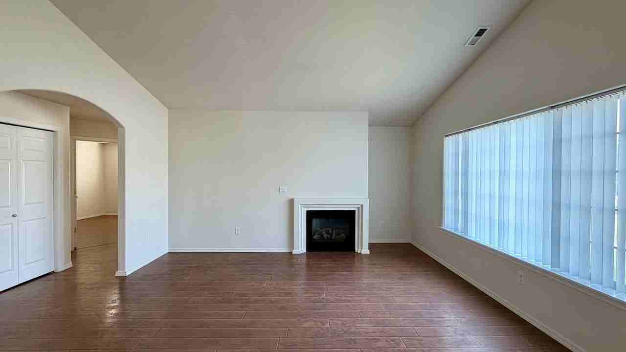 2421 S Arthur Ct - Photo 4 of 18