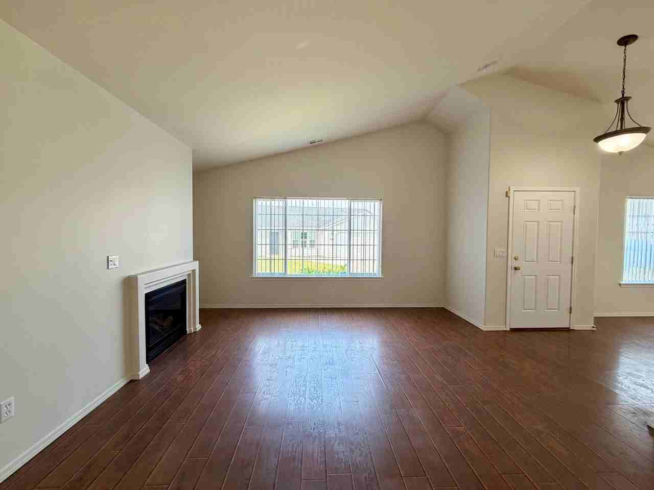 2421 S Arthur Ct - Photo 5 of 18