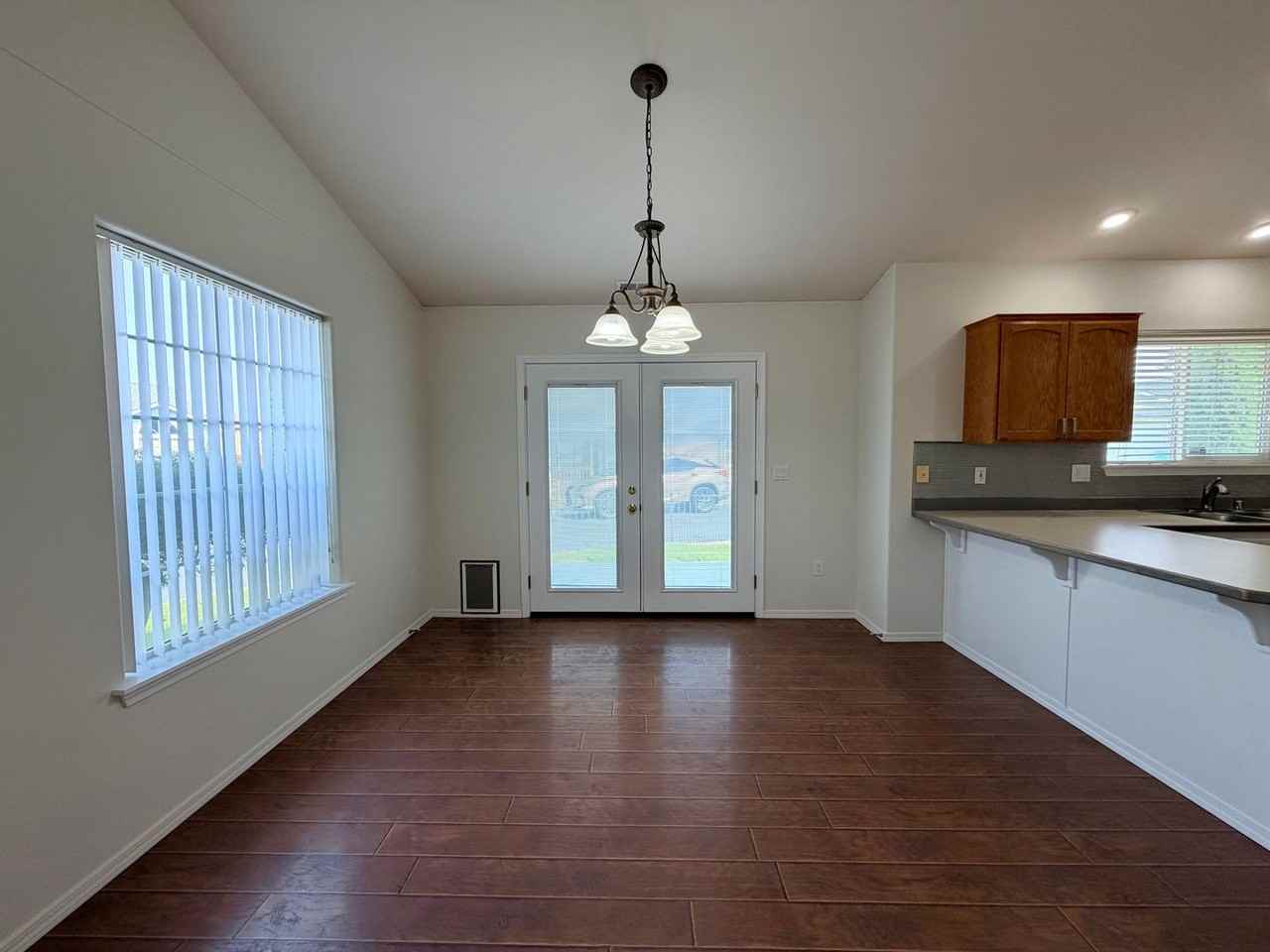 2421 S Arthur Ct - Photo 6 of 18