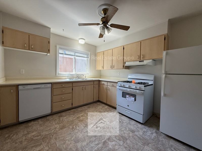 109 Jasper Dr - Photo 3 of 9