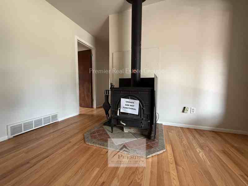 109 Jasper Dr - Photo 4 of 9