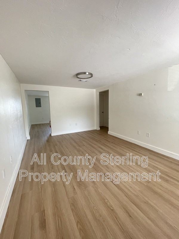 201 Se Beech St #104 - Photo 2 of 9