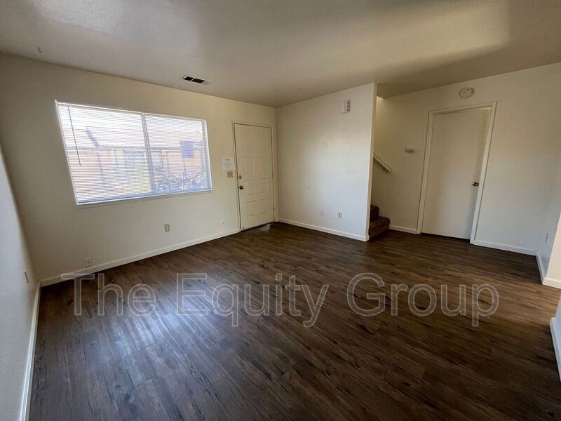 859 W Mulberry Ave - Photo 2 of 13