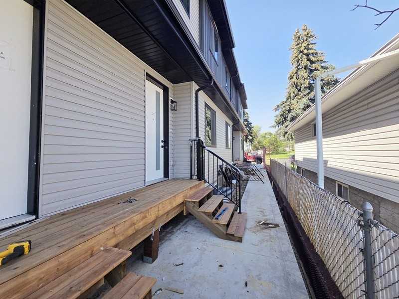 10627 149 St Nw #UP - Photo 2 of 19