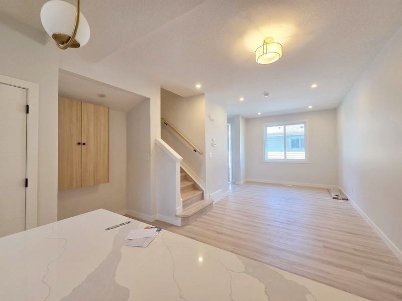 10627 149 St Nw #UP - Photo 3 of 19